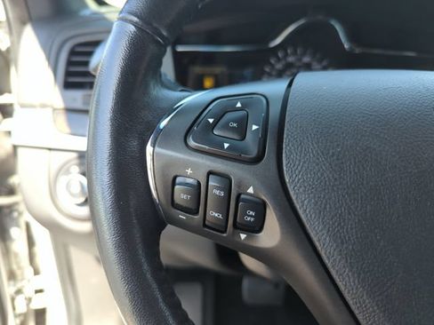 Used 2013 Lincoln MKS FWD image 38