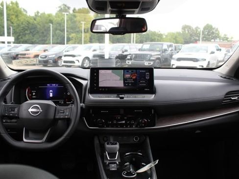 Used 2026 Nissan Rogue Platinum w/ Platinum Premium Package AWD/4WD image 12