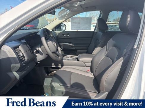 New 2026 Nissan Pathfinder SL image 5