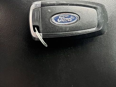 Used 2023 Ford Explorer XLT w/ Equipment Group 202A AWD/4WD image 18