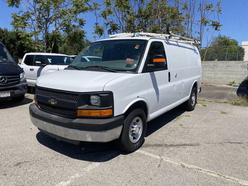 Used 2014 Chevrolet Express 2500 RWD image 2