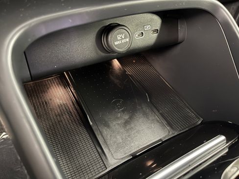 Used 2024 Volvo XC40 B5 Plus image 35