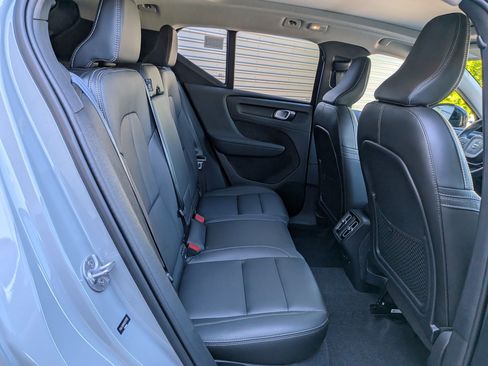 Used 2024 Volvo XC40 B5 Ultimate w/ Protection Package Premier AWD/4WD image 31