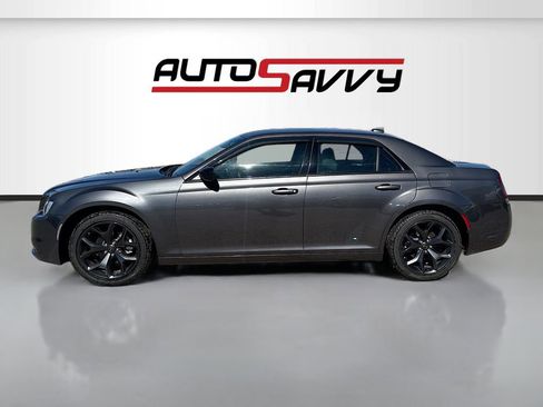 Used 2023 Chrysler 300 Touring w/ Sport Appearance Package image 4