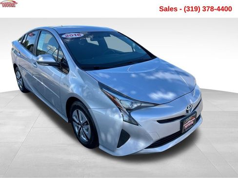Used 2016 Toyota Prius Three FWD image 9