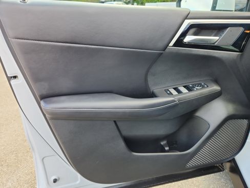 Used 2022 Mitsubishi Outlander SE image 11