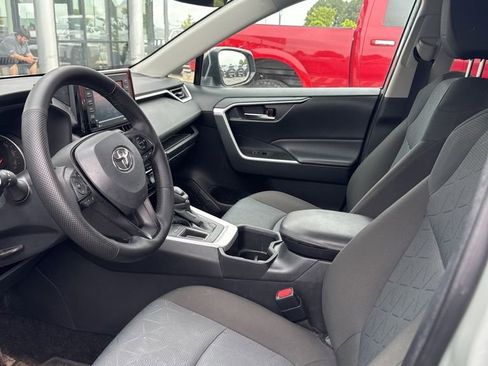Used 2022 Toyota RAV4 XLE w/ Convenience Package FWD image 3