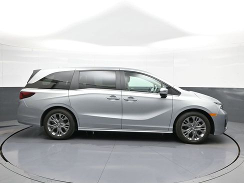 Certified 2025 Honda Odyssey Touring image 5