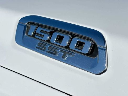 Used 2025 RAM 1500 Laramie AWD/4WD image 15