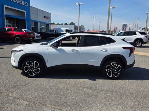 New 2026 Chevrolet Trax RS w/ Driver Confidence Package image 2