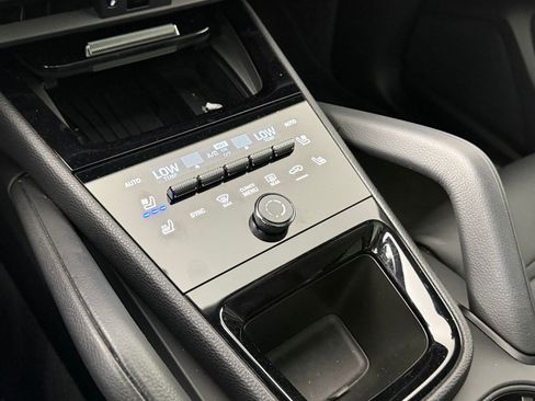 Certified 2024 Porsche Cayenne Coupe image 26