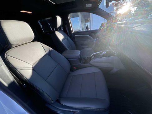 Certified 2025 Chevrolet Colorado ZR2 w/ Technology Package image 29