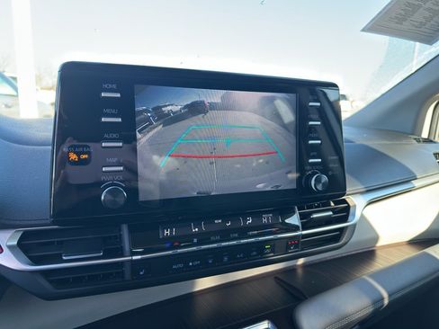 Used 2024 Toyota Sienna XLE image 19