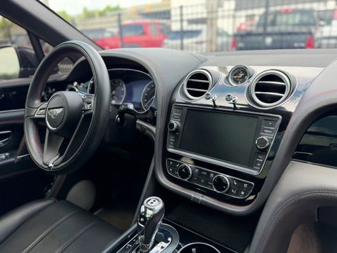 Used 2020 Bentley Bentayga AWD/4WD image 46