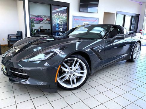 Used 2018 Chevrolet Corvette Stingray Coupe w/ 1LT RWD image 2