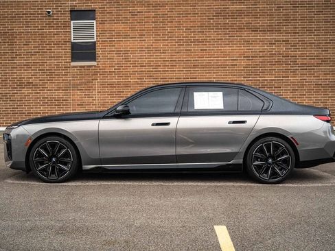 Used 2023 BMW i7 xDrive60 AWD/4WD image 3