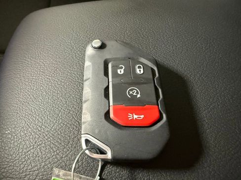 New 2025 Jeep Gladiator Willys AWD/4WD image 24