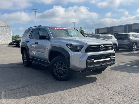 Used 2025 Toyota 4Runner SR5 AWD/4WD image 2