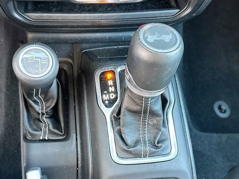Used 2022 Jeep Wrangler Unlimited Sahara w/ Cold Weather Group AWD/4WD image 18