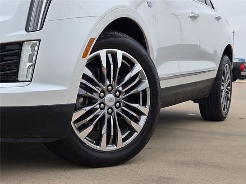 Used 2017 Cadillac XT5 Premium Luxury FWD image 8