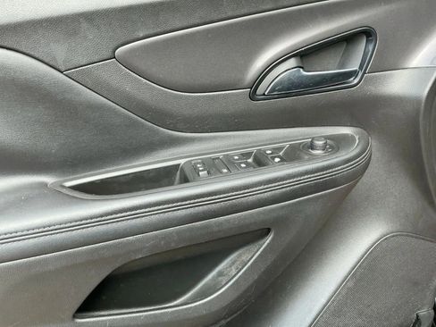 Used 2019 Buick Encore Essence image 11