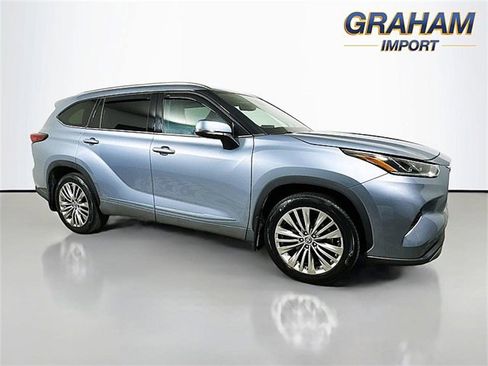 Used 2022 Toyota Highlander Platinum image 1