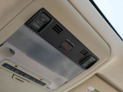 Used 2013 Lexus LX 570 4WD w/ Luxury Pkg image 38