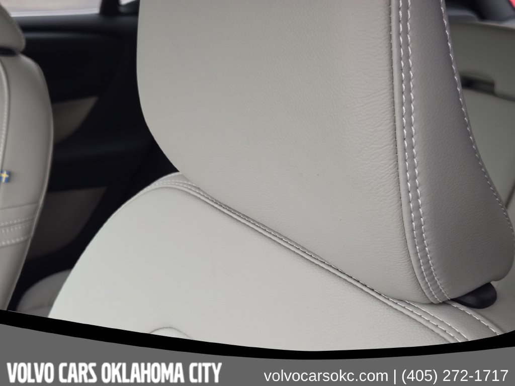 Certified 2024 Volvo XC40 B5 Plus w/ Protection Package Premier AWD/4WD image 15
