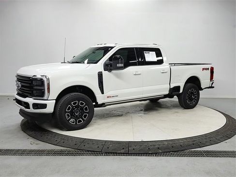 Used 2025 Ford F250 Platinum image 3