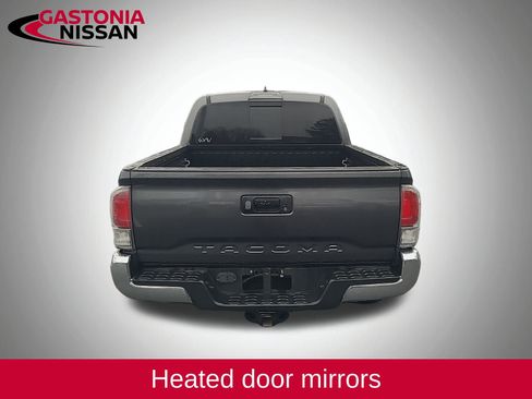 Used 2022 Toyota Tacoma TRD Off-Road image 15