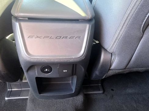 Used 2025 Ford Explorer Active AWD/4WD image 29