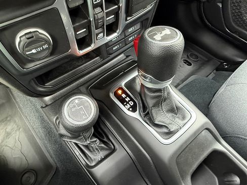 Used 2024 Jeep Wrangler Unlimited Sport image 27