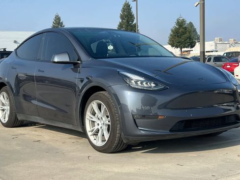 Used 2021 Tesla Model Y Long Range image 10