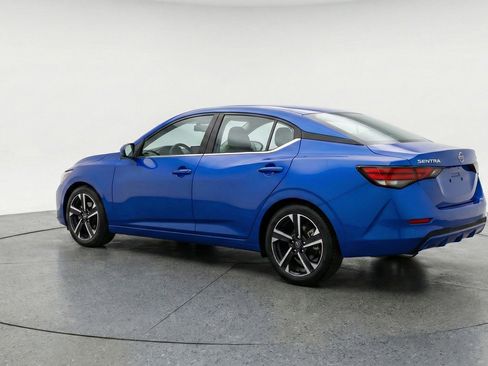 Used 2025 Nissan Sentra SV image 6