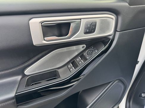 Used 2022 Ford Explorer Platinum w/ Technology Package image 10