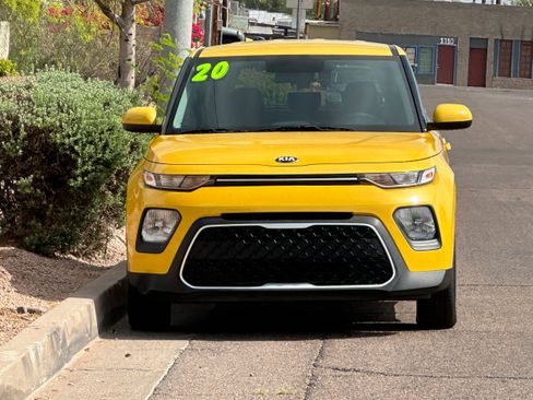 Used 2020 Kia Soul LX image 2