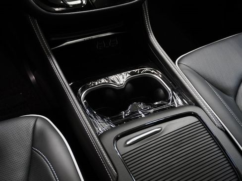 Used 2024 Chrysler Pacifica Limited w/ S Appearance Package image 28