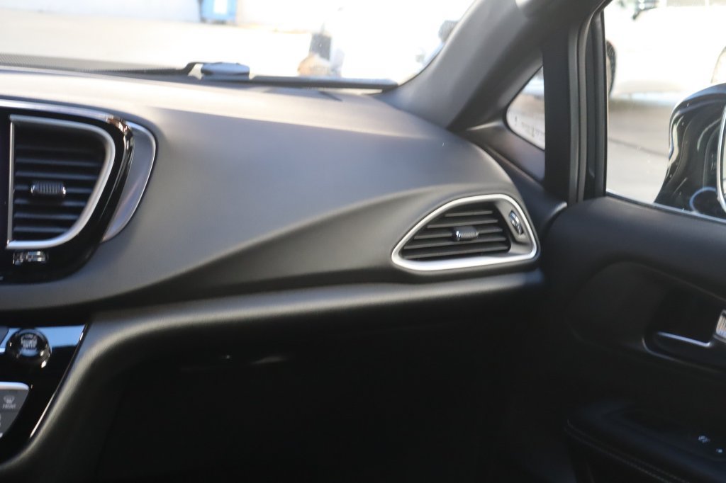 Used 2026 Chrysler Pacifica Select FWD image 35