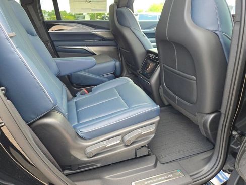 New 2026 Cadillac Escalade IQ Sport 2 w/ LPO, ONYX Package AWD/4WD image 10