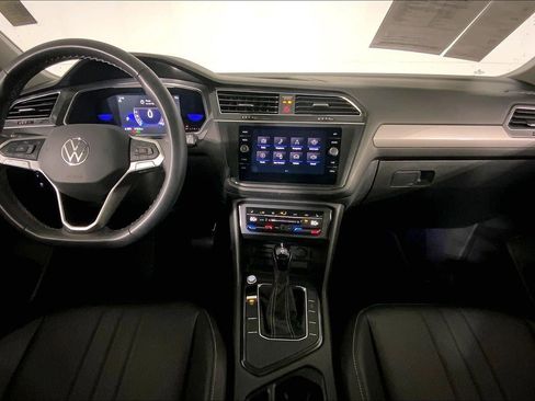 Used 2023 Volkswagen Tiguan SE w/ Panoramic Sunroof Package FWD image 15