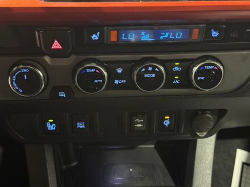 Used 2016 Toyota Tacoma TRD Sport AWD/4WD image 33