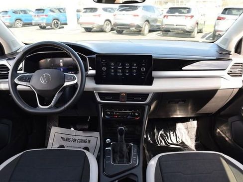 Used 2025 Volkswagen Taos SE w/ Black Wheel Package image 7