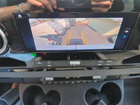 Used 2025 Mercedes-Benz Sprinter 2500 image 9