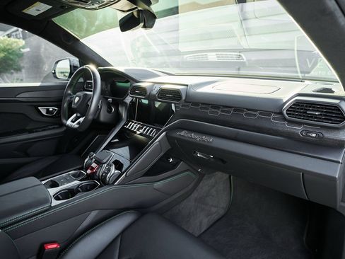 Used 2021 Lamborghini Urus image 37