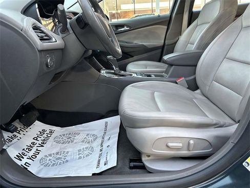 Used 2018 Chevrolet Cruze Premier image 17
