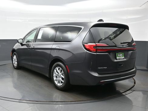 Used 2023 Chrysler Pacifica Touring-L FWD image 5