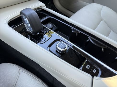 Certified 2023 Volvo XC90 B5 Core w/ Protection Package Premier AWD/4WD image 26