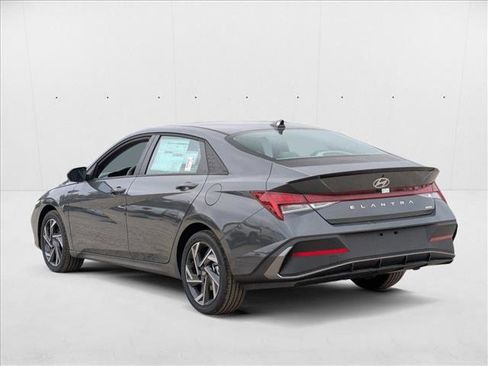 New 2025 Hyundai Elantra SEL image 9