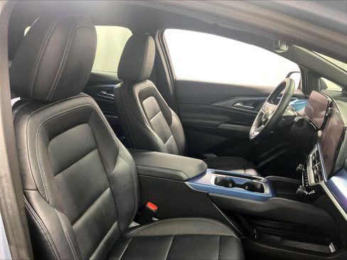 Used 2025 Chevrolet Equinox EV LT w/ Convenience Package image 11