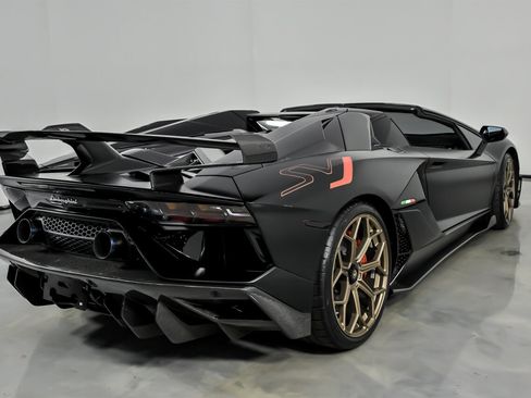 Used 2021 Lamborghini Aventador SVJ image 12